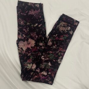 3/$100 Lululemon luxstreme tights 25” size 4 like new.